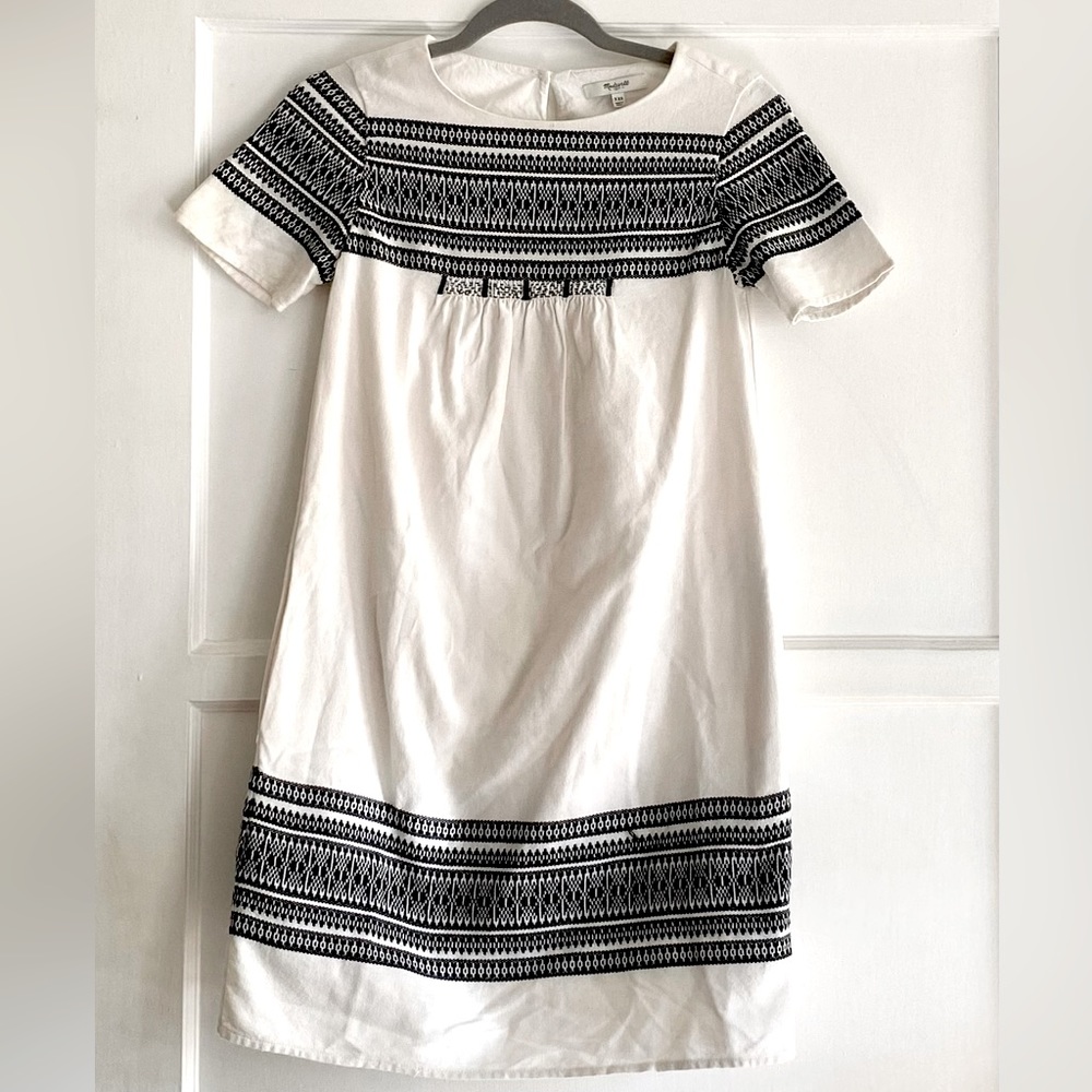 XXS Madewell Dress White with Black Embroidery. 100% Cotton Lined, with Pockets